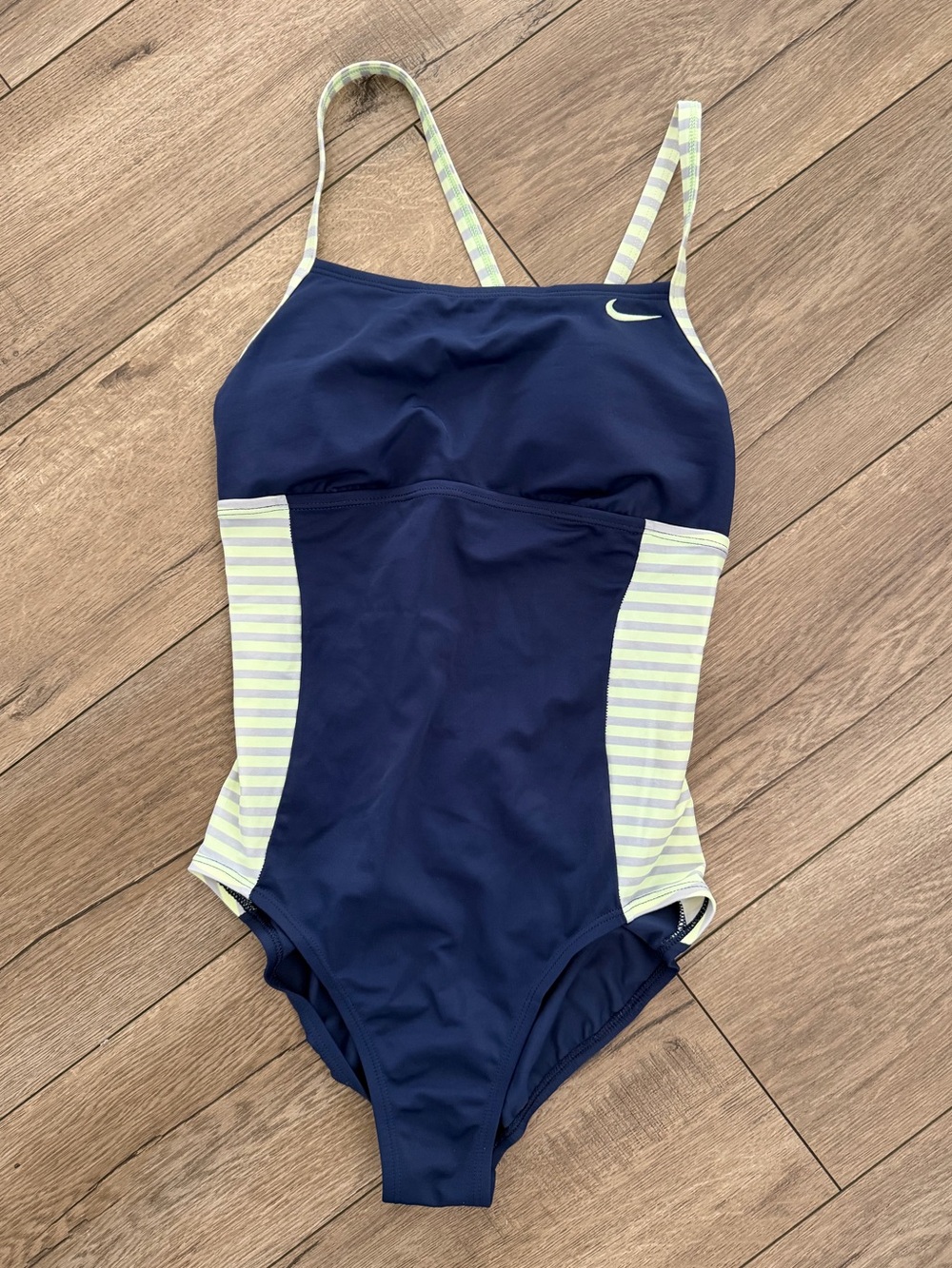 Nike women's stripe crossback one-piece swimsuit size M